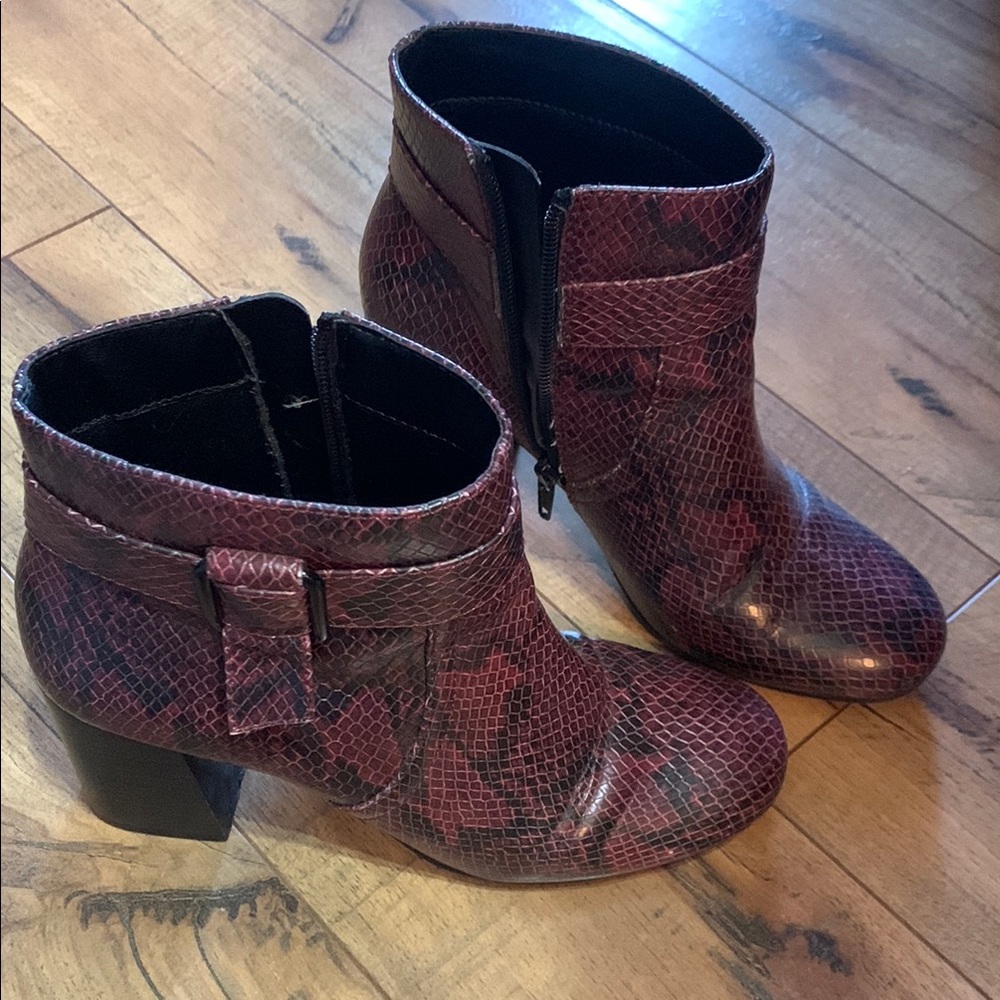 Red Ankle Boots snakeskin pattern and Zipper